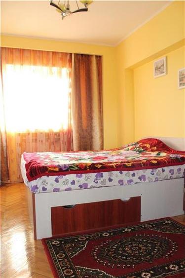 Apartament cu 3 camere decomandat în Peco