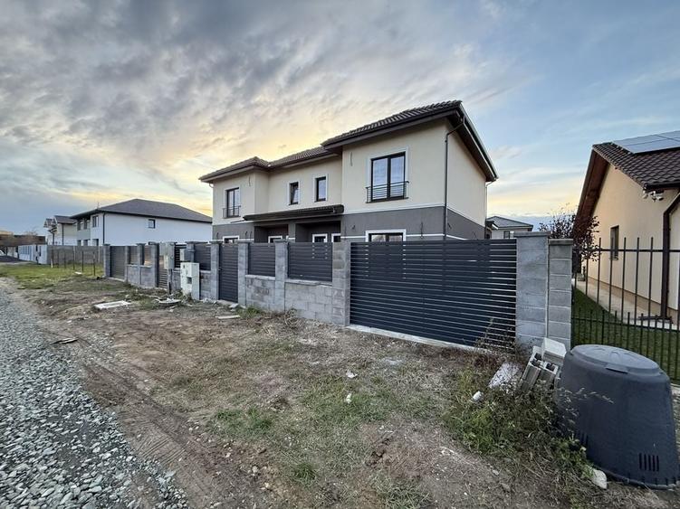 Casă cu 4 camere în Exterior Vest