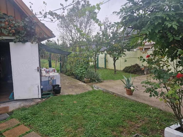 Casă cu 5 camere cu Teren 1000 Mp în Central