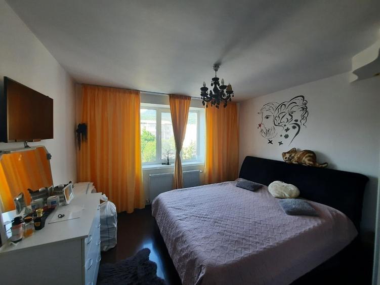 Apartament cu 3 camere decomandat în Mărăței