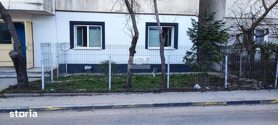 Apartament cu 4 camere decomandat în Străoane