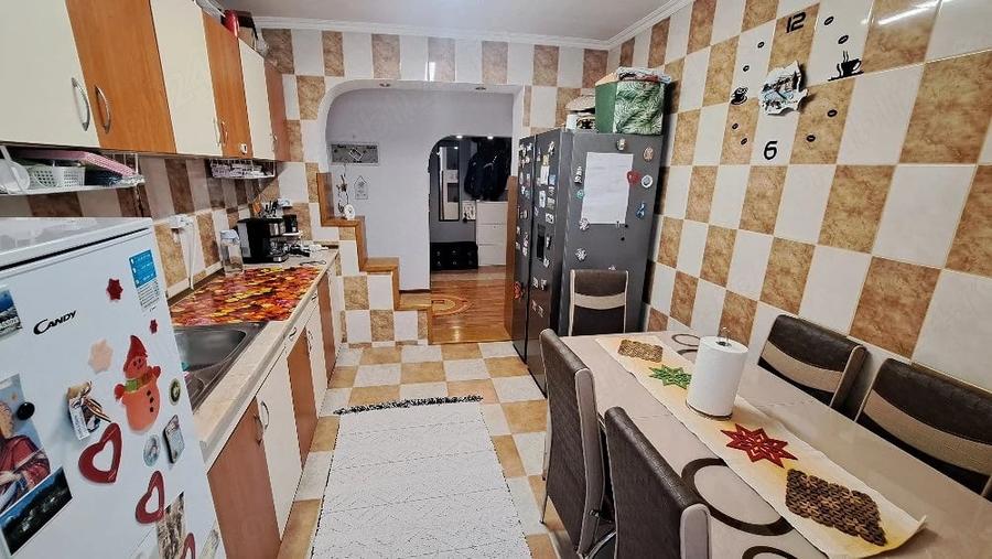 Apartament cu 3 camere decomandat în Central