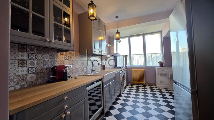 Apartament cu 3 camere decomandat, mobilat în Central