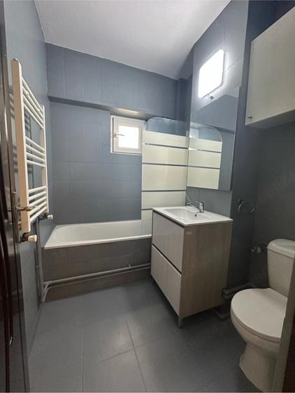 Apartament cu 4 camere decomandat în Dacia