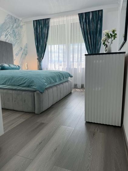 Apartament cu 3 camere decomandat în Exterior Vest