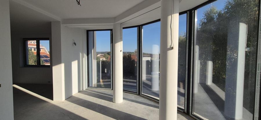 Casă individuală cu 10 camere cu Canalizare în Unirii