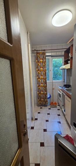 Apartament cu 3 camere semidecomandat în P-ța Reșița