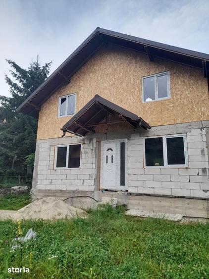 Casă cu 3 camere cu Teren 400 Mp în Moroeni
