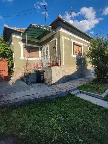Casă cu 3 camere cu Teren 4 Mp în Sic