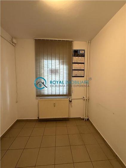 Apartament cu 3 camere decomandat în Democrației