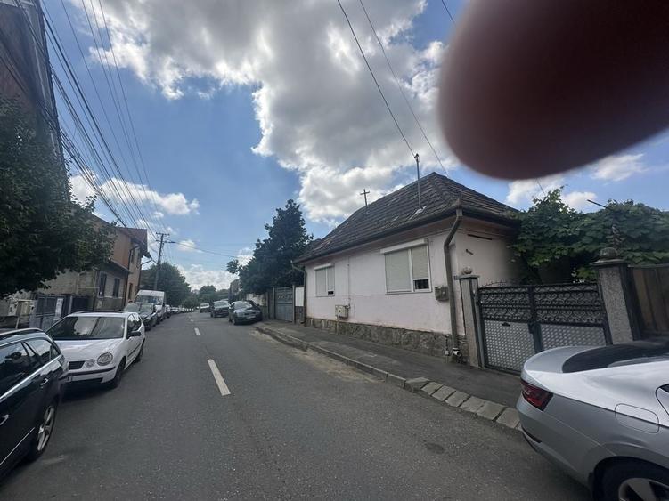 Casă cu 4 camere în Central