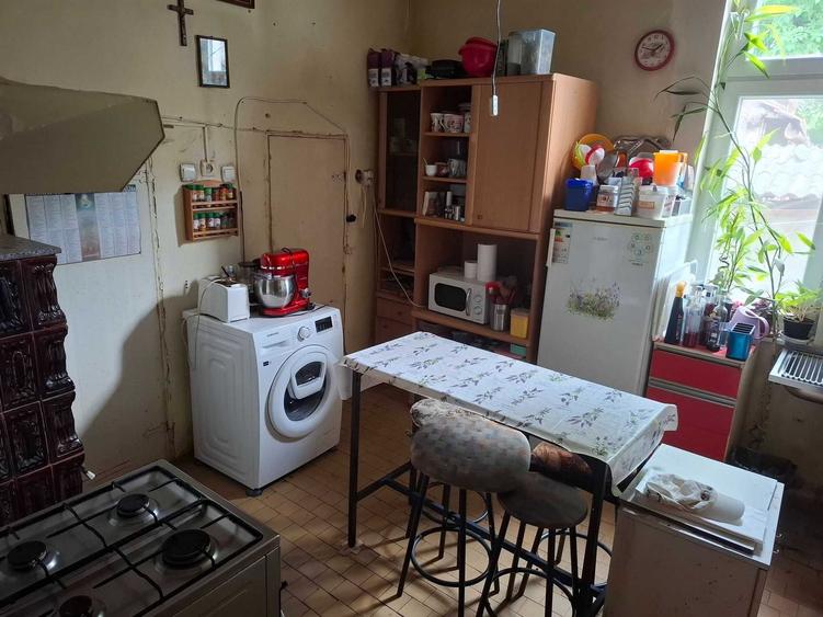 Casă cu 3 camere în Central