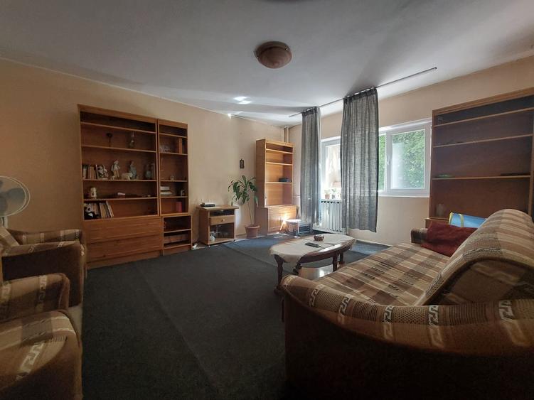 Apartament cu 3 camere decomandat în Sebastian