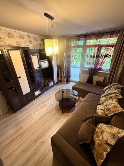 Apartament cu 3 camere decomandat, mobilat în Complex Studențesc