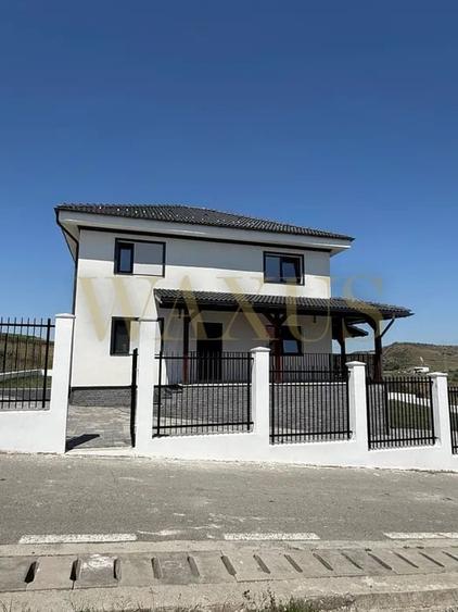 Casă individuală cu 4 camere cu Canalizare în Chinteni