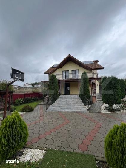 Casă cu 8 camere cu Teren 2200 Mp în Sâncraiu de Mureș