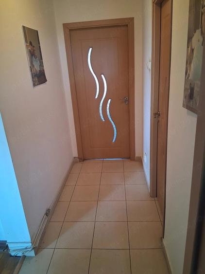 Apartament cu 3 camere semidecomandat în Giulești