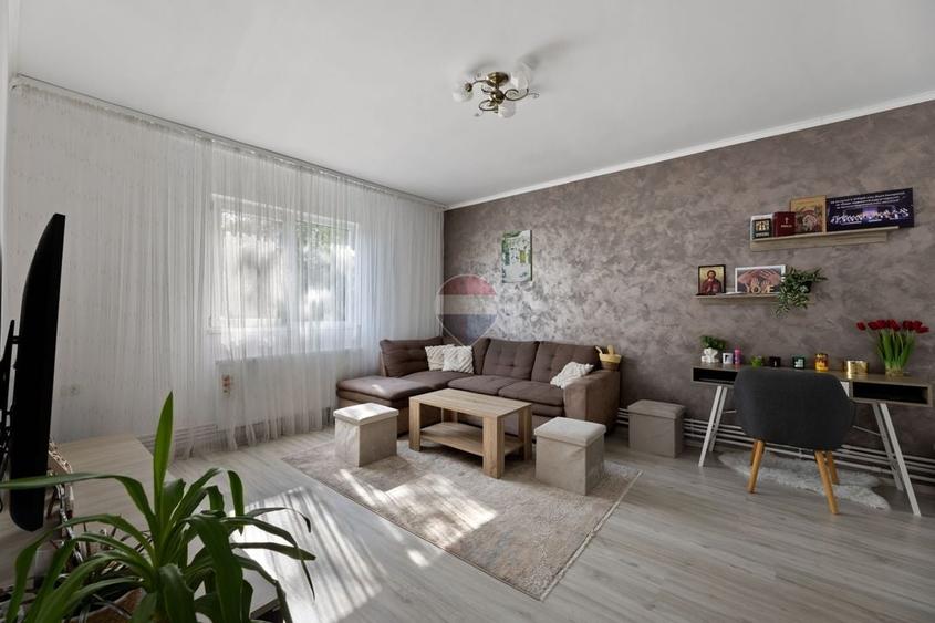 Casă individuală cu 4 camere cu Teren 550 Mp în Central