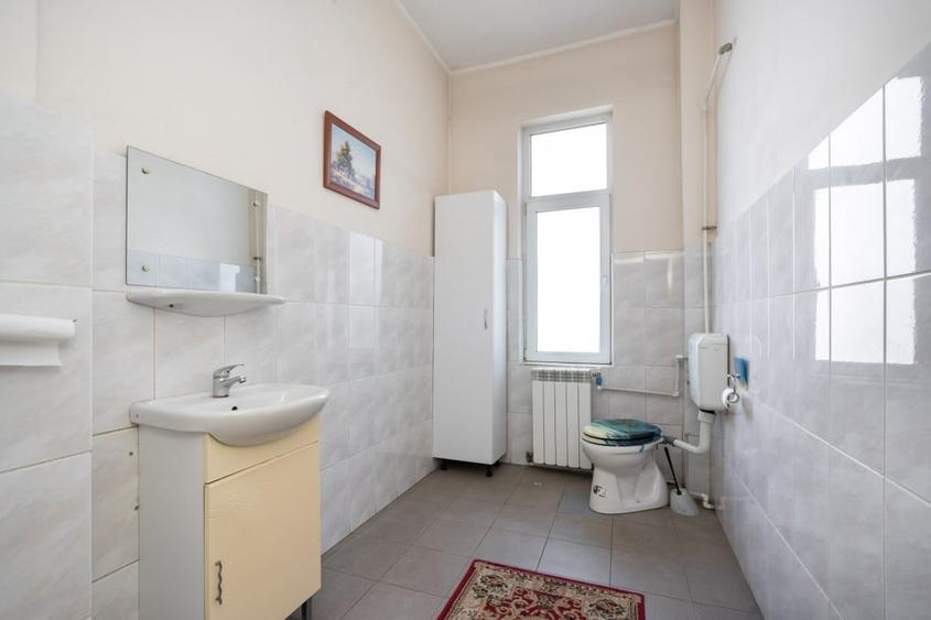 Casă individuală cu 16 camere cu Canalizare în Unirii