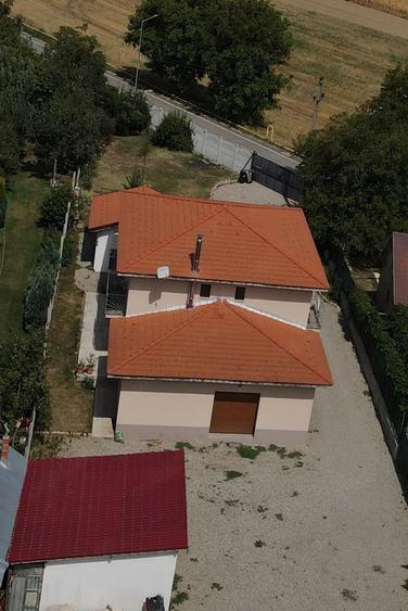 Casă cu 4 camere cu Teren 1300 Mp în Băcia