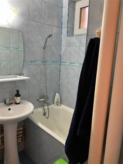 Apartament cu 2 camere semidecomandat, mobilat în Podu Roș