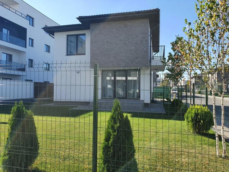 Casă individuală cu 4 camere cu Canalizare în Otopeni