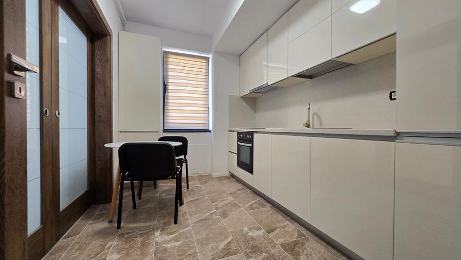 Apartament cu 2 camere decomandat în Peninsula