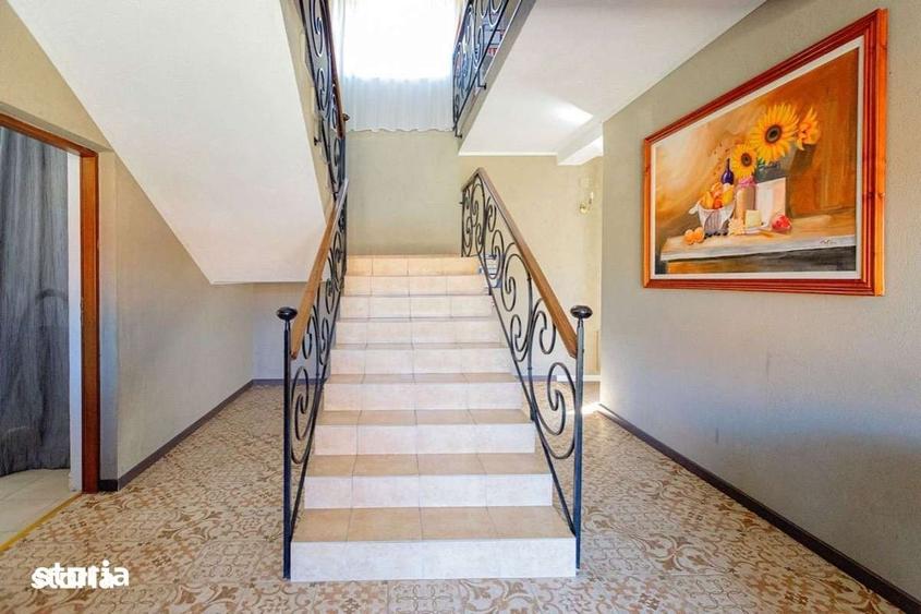 Casă cu 10 camere cu Teren 2000 Mp în Central