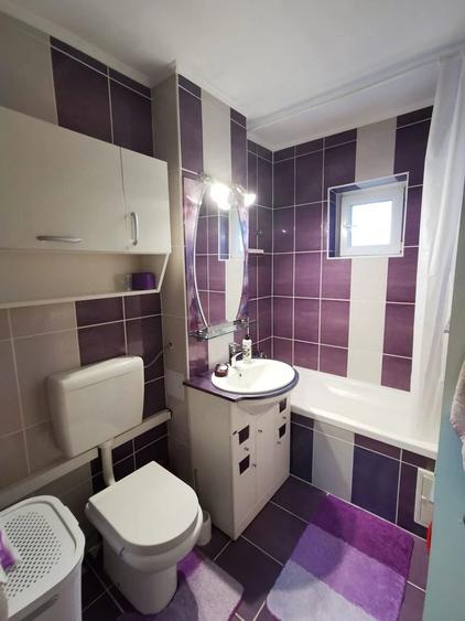 Apartament cu 2 camere transformate in 3. Decomandat. Mobilat si utilat. - 1