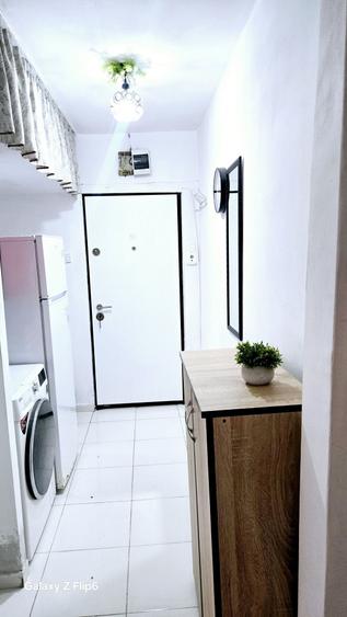 Apartament cu 2 camere semidecomandat în Craiovei