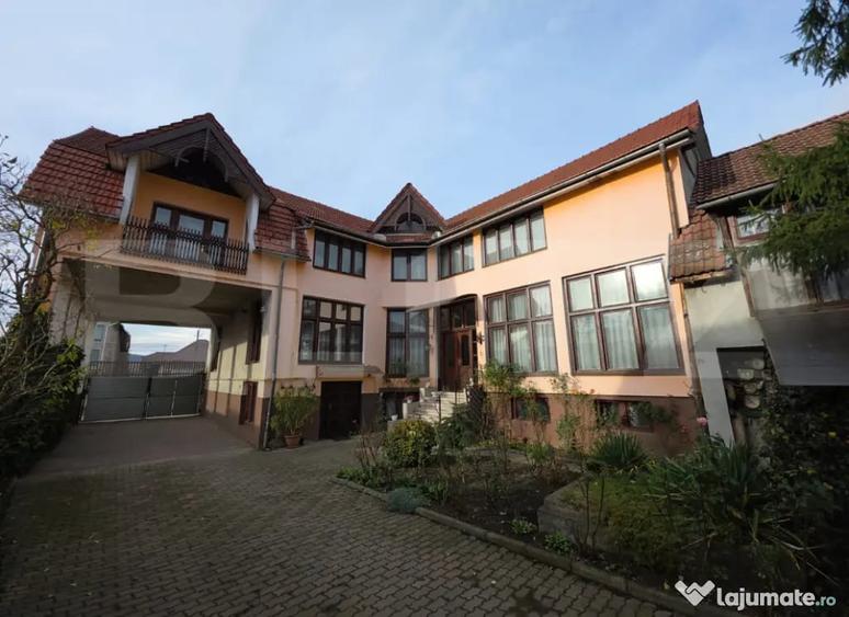 Casă cu 5 camere cu Teren 1900 Mp în Central