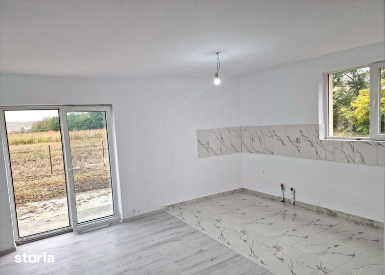 Casă cu 4 camere cu Teren 1000 Mp în Căianu