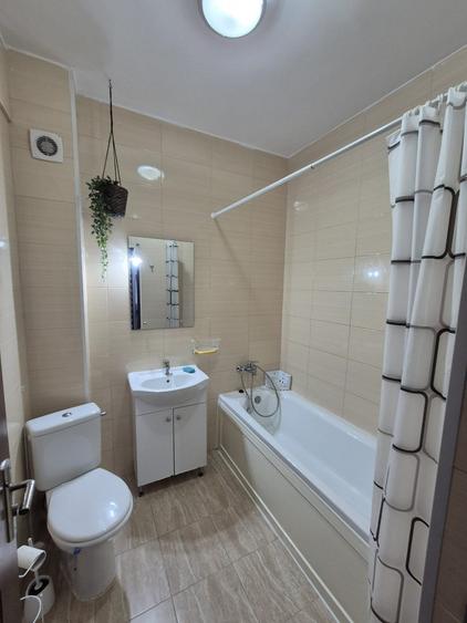 Apartament cu 3 camere decomandat, mobilat în Metalurgiei