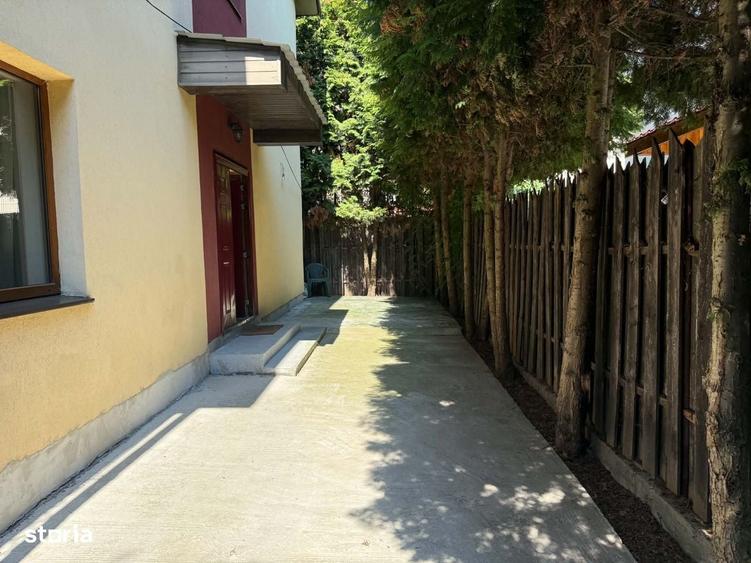 Casă cu 4 camere decomandat în Central