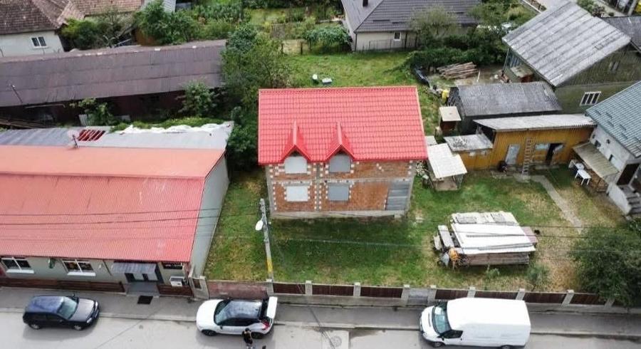 Casă cu Teren 250 Mp în Central