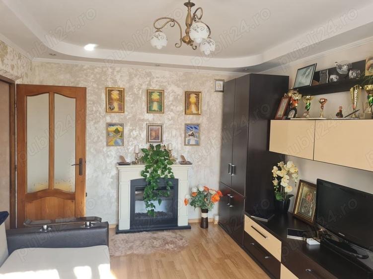 Apartament cu 3 camere decomandat în Mărăței