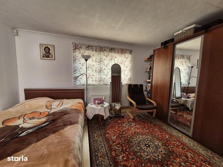 Casă cu 4 camere cu Teren 300 Mp în Central