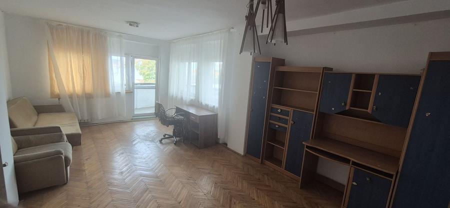 Apartament cu 3 camere decomandat în Horea