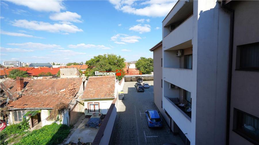 Apartament cu 3 camere decomandat în Ultracentral