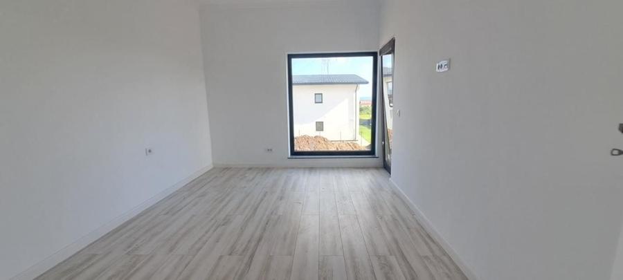Casă individuală cu 4 camere cu Canalizare în Miroslava