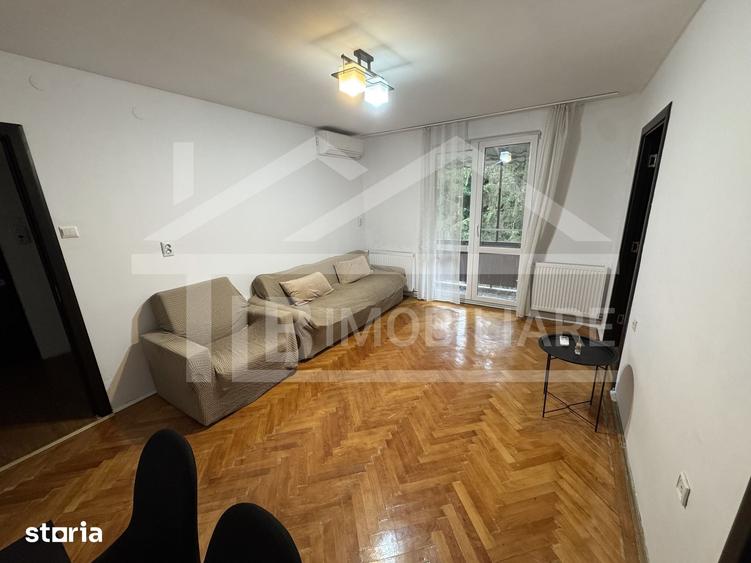 Apartament cu 2 camere semidecomandat în 22 Decembrie 1989