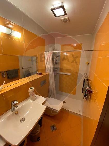 Apartament cu 3 camere decomandat în Est