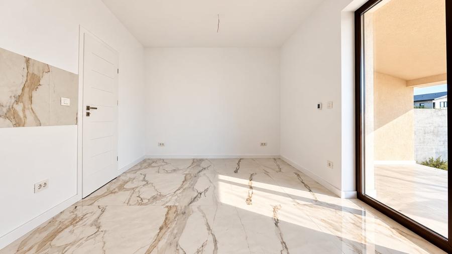 Duplex cu 5 camere cu Canalizare în Giroc