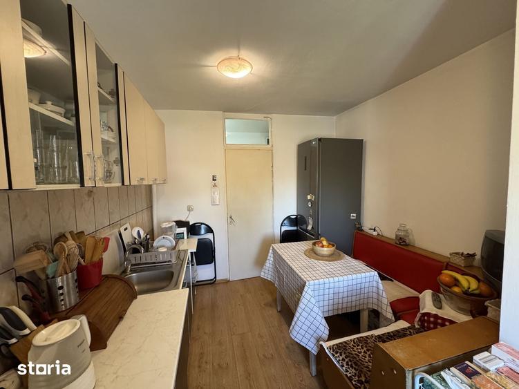 Apartament cu 3 camere decomandat, mobilat în Florilor