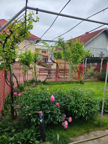 Casă individuală cu 5 camere cu Canalizare în Filiași