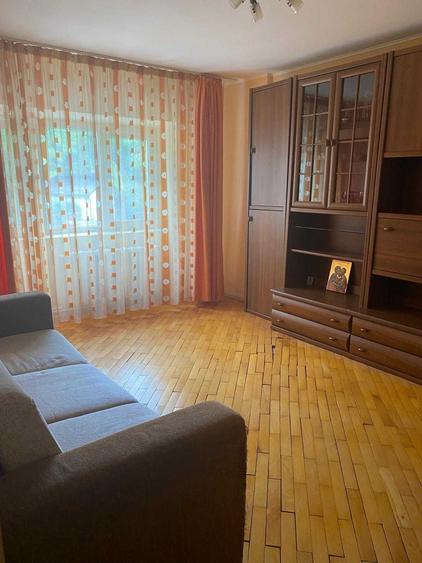 Apartament cu 3 camere decomandat în Păcurari