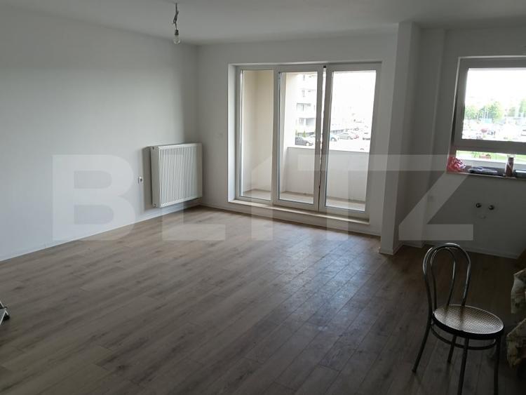 Apartament cu 3 camere decomandat în Libertății