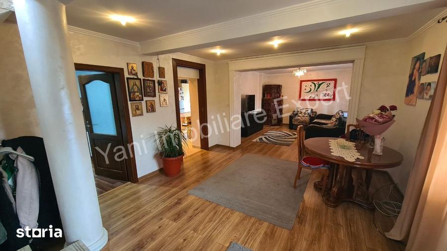 Casă cu 6 camere cu Teren 320 Mp în Corbeni