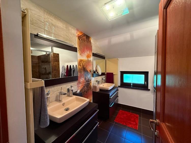 Casă individuală cu 5 camere cu Canalizare în Zamora