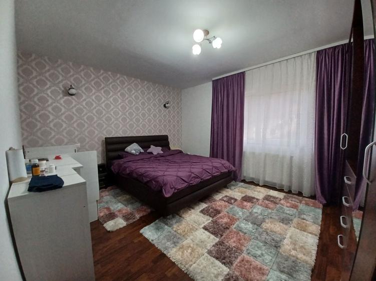 Casă individuală cu 5 camere cu Canalizare în Iris